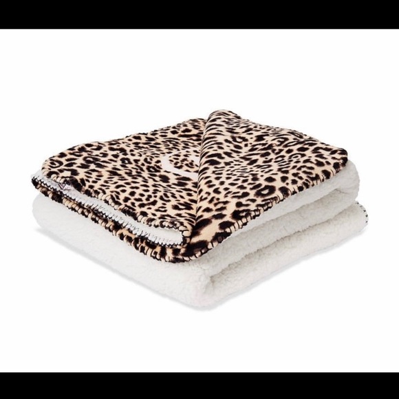 Victoria Secrets - Picture 1 of 2